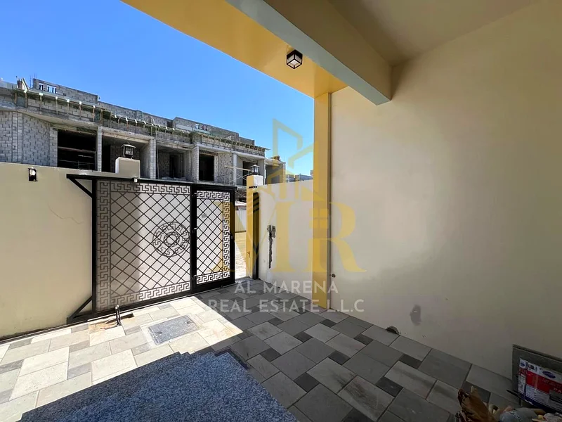 For sale, a modern villa with very luxurious finishing, including registration fees.63883359803650114
