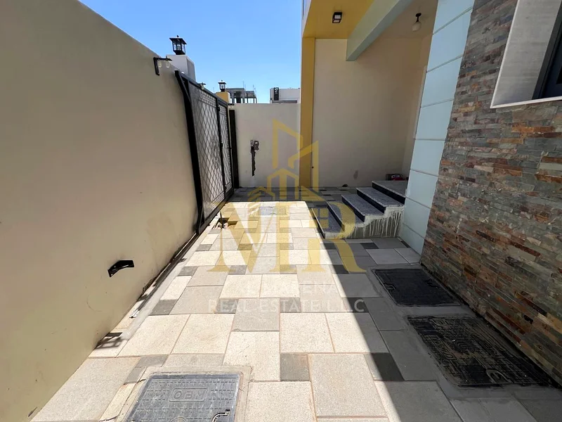 For sale, a modern villa with very luxurious finishing, including registration fees.63883359803650113