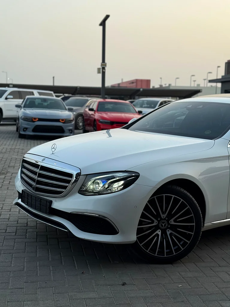 Mercedes E300 full option clean title 2019 Korean63699044252930113