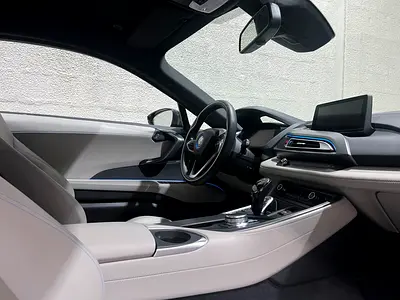 2017 BMW I8 — фото 9