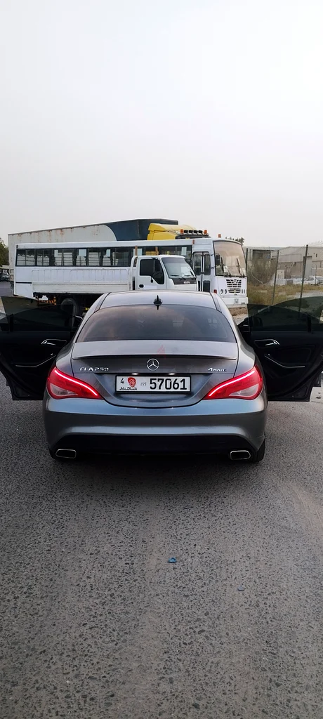 Dubai63700563873923111
