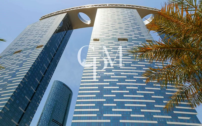 أناقة مرتفعة | شقتان وغرفة دراسة بإطلالة بحرية كاملة63846465596674110