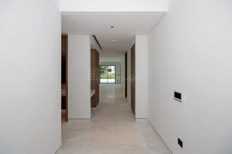 ON THE PARK | LARGE PLOT | VACANT63735584887683111