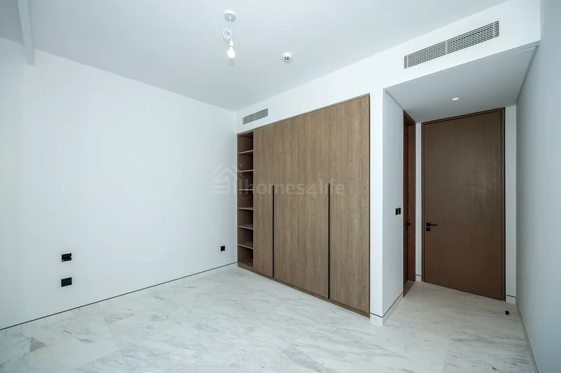 ON THE PARK | LARGE PLOT | VACANT63735584887683112