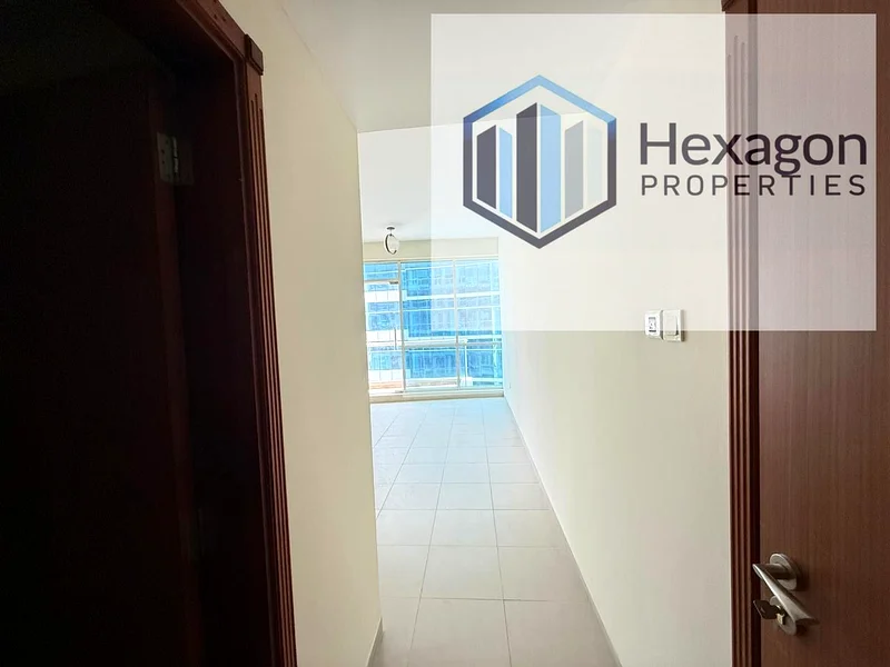 قريب من سيلكون سنترال || شقة واسعة بغرفة نوم واحدة || شرفتان || 65000 درهم63746699028227110