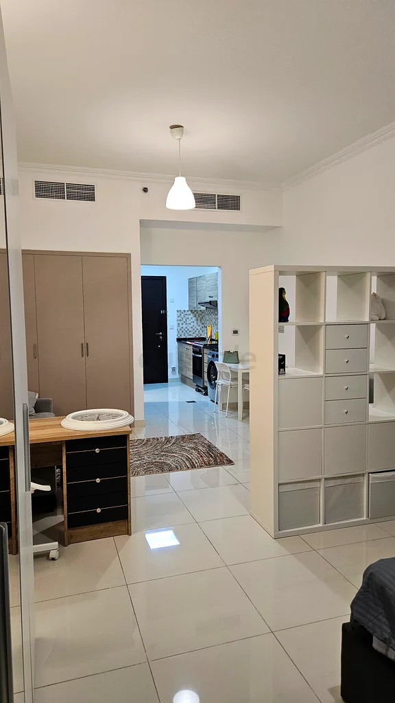Spacious studio! NO COMISSION! Monthly rent, fully furnished, bills included63830944015361114