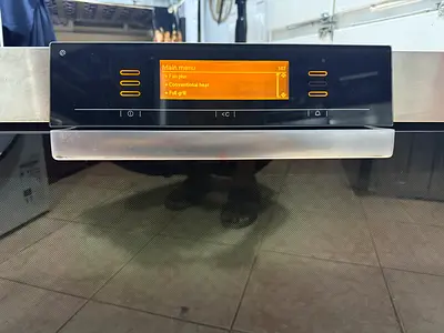 The Miele H 5981 BP is a premium 90 cm built-in oven