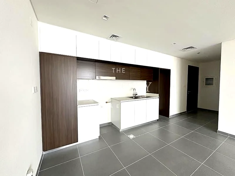 Huge Layout  | Unfurnished |  Partial Sea View64026024254209114