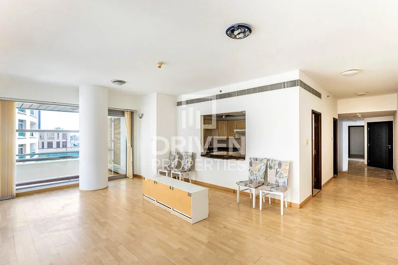 Vacant | Commodious Layout | Close to Mall63773536769538110