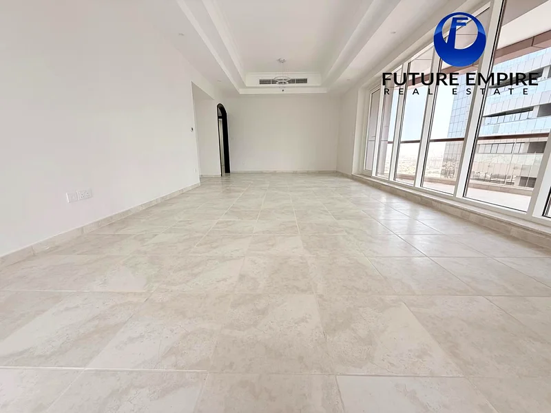 شقة فسيحة من 3 غرف نوم + غرفة خادمة | موقع مميز | شاغرة63785900994179113