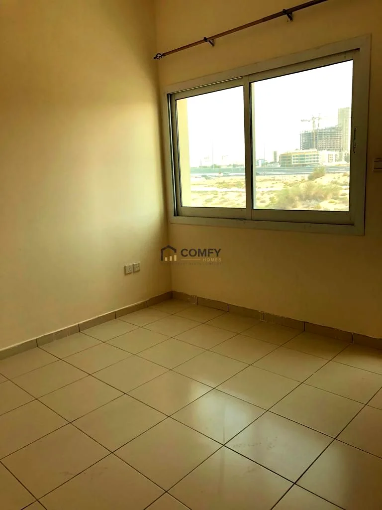 SPACIOUS APARTMENT63808434128385114