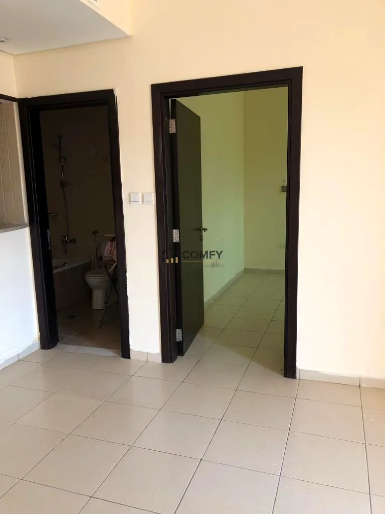 SPACIOUS APARTMENT63808434128385113