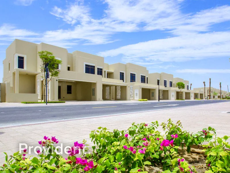 Vacant | Single Row | Biggest Plot63950996731649110
