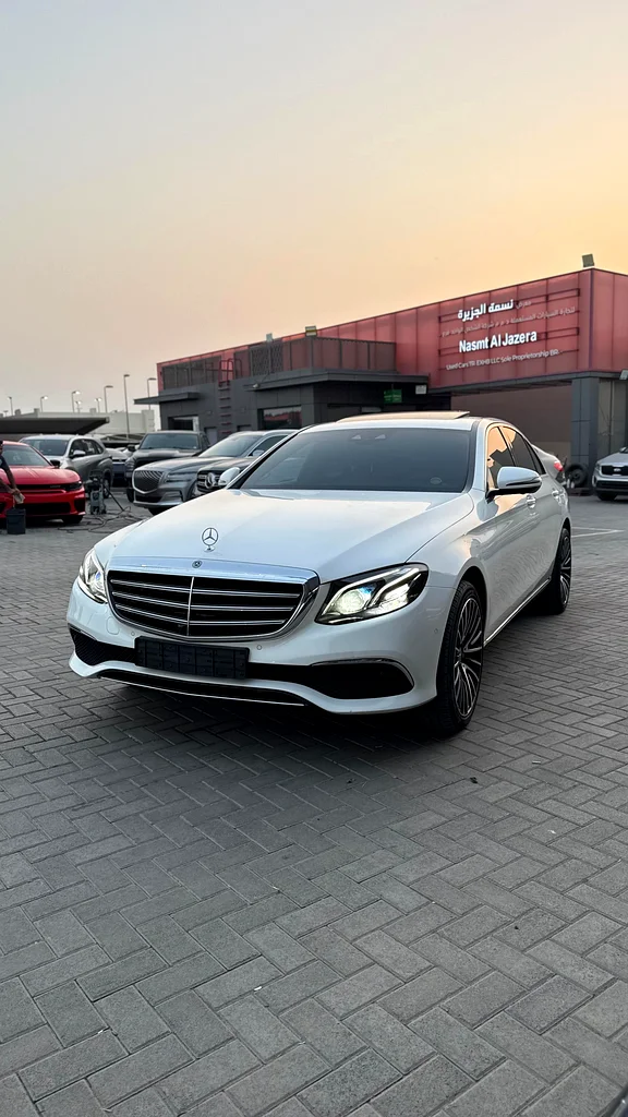 Mercedes E300 full option clean title 2019 Korean63699044252930111