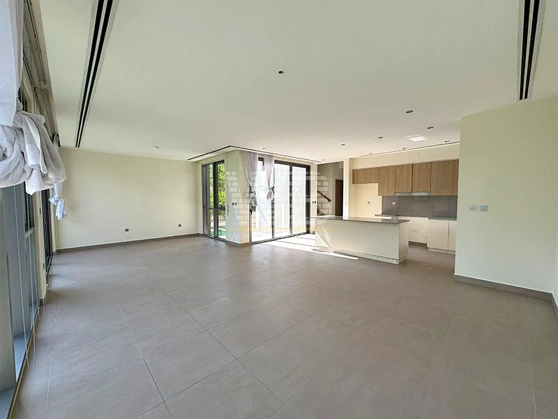 Vacant | Prime Location | Near to Amenities63761439859587112