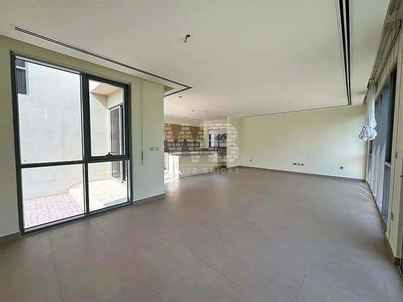 Vacant | Prime Location | Near to Amenities63761439859587111