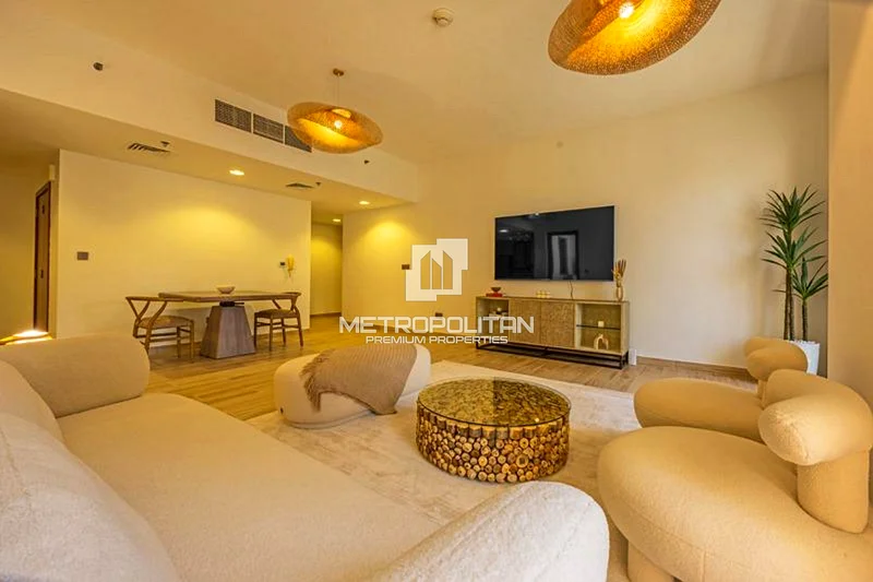 Upgraded | Vacant | Price Reduced | Prime Location63937052206977112
