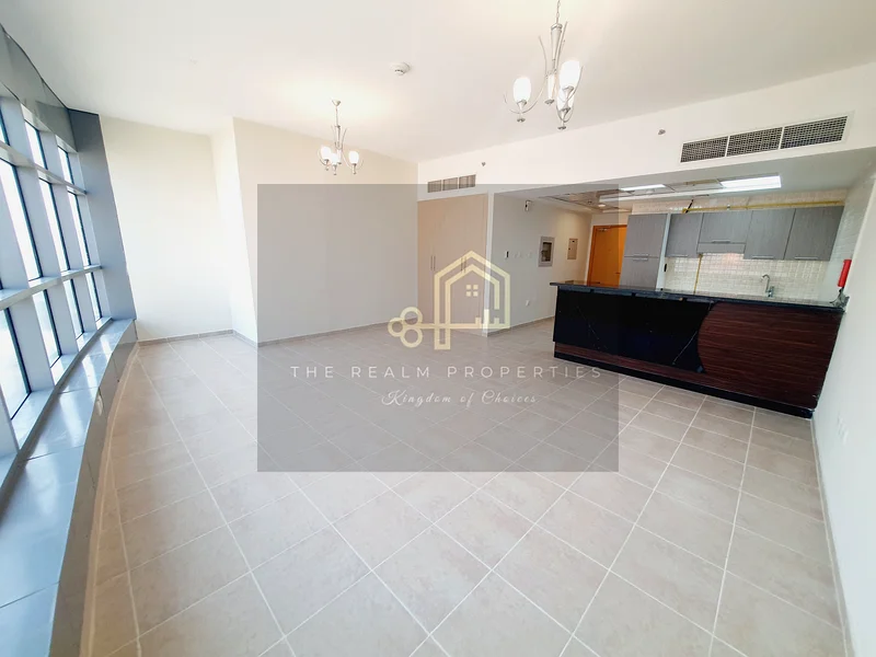 استوديو ضخم مع موقف سيارات في الطابق السفلي في مدينة موتور63727565476610111