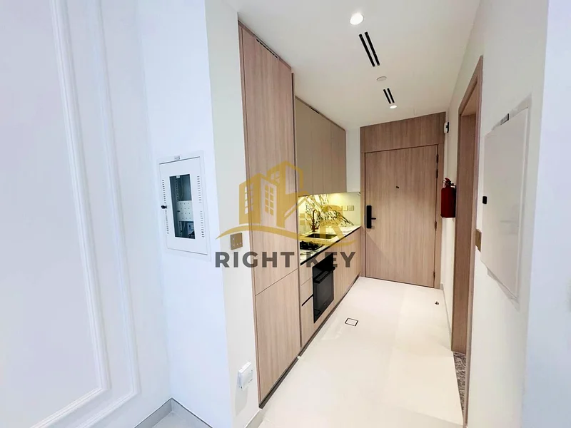 LAVISH BRAND NEW STUDIO/ ONLY 60K POOL VIEW63765284332291114