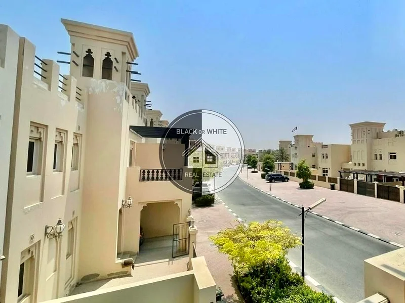 تاون هاوس واسع من 3 غرف نوم | غير مفروش | جاهز63814264844418110