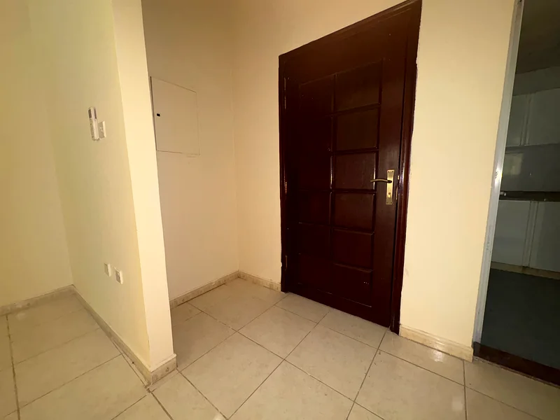 شقة واسعة وبسعر معقول بغرفة نوم واحدة وحمام واحد مع شرفة - موقع متميز!63711429247747114