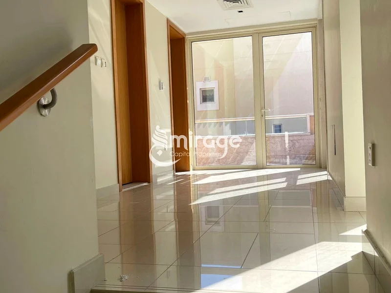 مسبح خاص | فيلا واسعة مكونة من 5 غرف نوم | موقع متميز63839194424193112