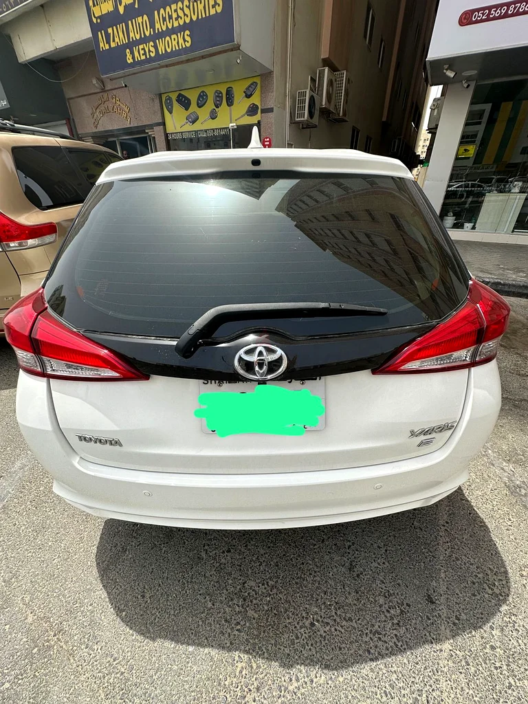 TOYOTA - YARIS - HATCHBACK - WHITE - 1.5LIT SE - DEC 2019 - GCC SPECS - Price AED 29,900/-63699051556737111