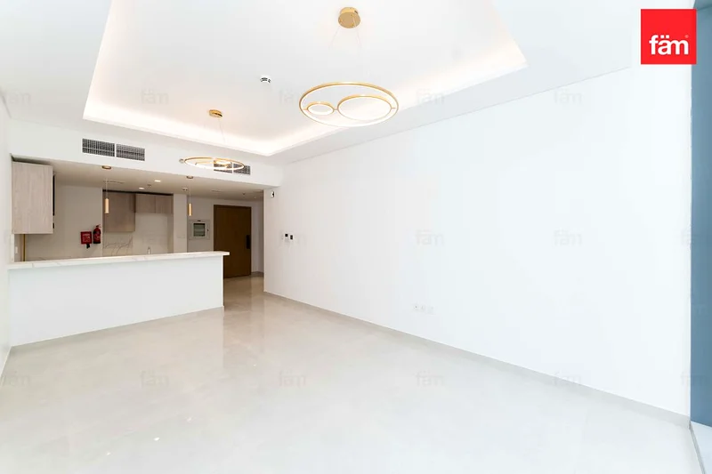 New | Spacious Unit | Steps Away from Circle Mall63787279001474111