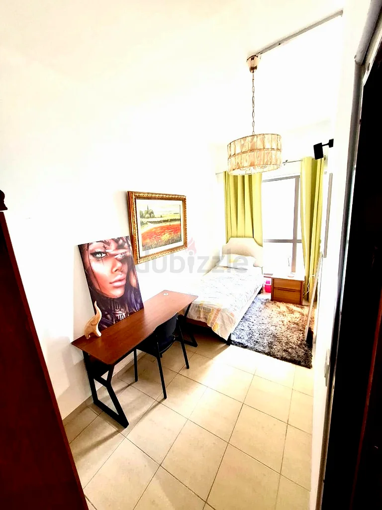 Spacious bright partition for a single person63796471868419111