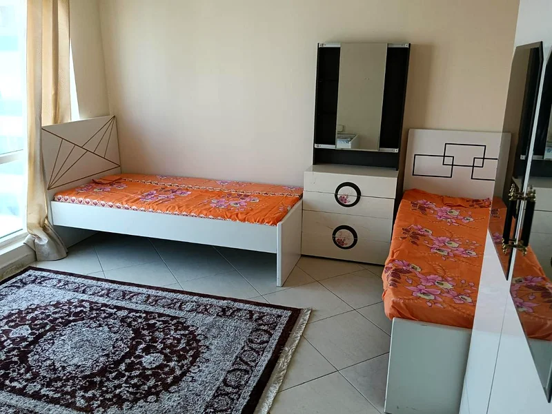 Two rooms, a hall, 2 balcony, ,2 bathroom, furnished with hotel furniture, 5200 dirhams with internet, Burj our.63827763115139114
