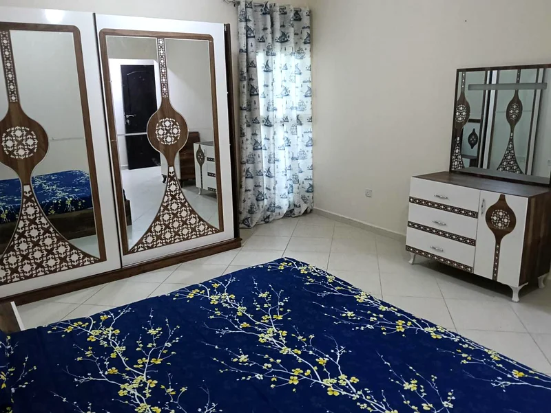 Two rooms, a hall, 2 balcony, ,2 bathroom, furnished with hotel furniture, 5200 dirhams with internet, Burj our.63827763115139113