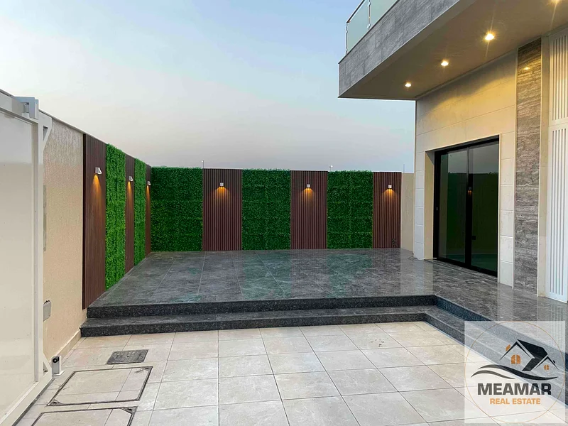 فيلا مع فناء، موقع ممتاز، ملكية حرة، بسعر ممتاز63892471899011112