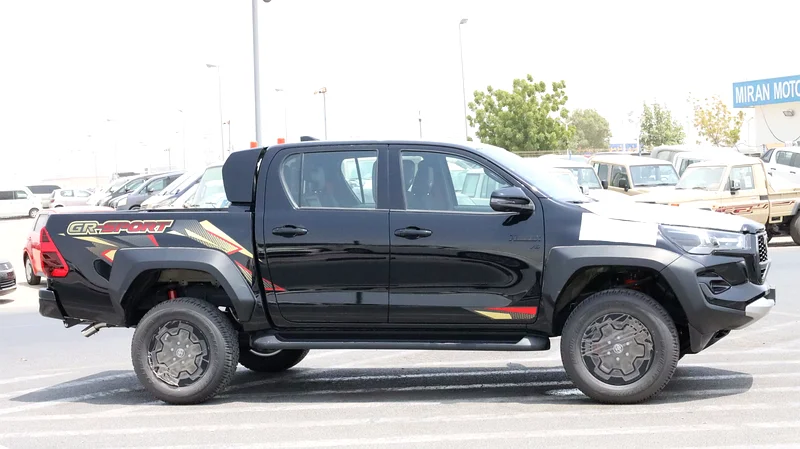 TOYOTA HILUX GR SPORTS 4.0L full option63700380392066113