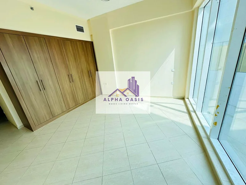 موقع متميز / شاغر / مطبخ شبه مغلق / حمامان63978364357635111
