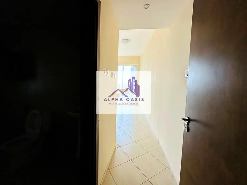 موقع متميز / شاغر / مطبخ شبه مغلق / حمامان63978364357635114