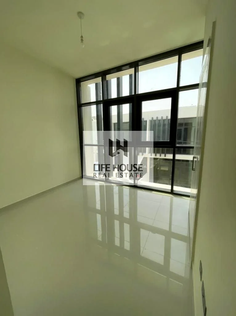 3 BR + M | Vacant | Great Location | Brand New64003948289026114