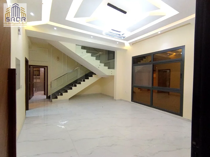 Two-story villa with a roof, 6 rooms / freehold / including fees / without service fees63913437980930112