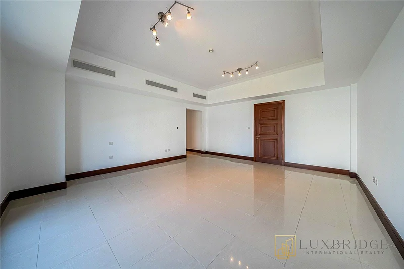شاغرة | غير مفروشة | موقع متميز63752462811523114