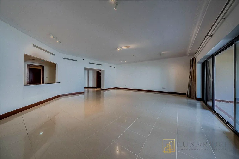 شاغرة | غير مفروشة | موقع متميز63752462811523112