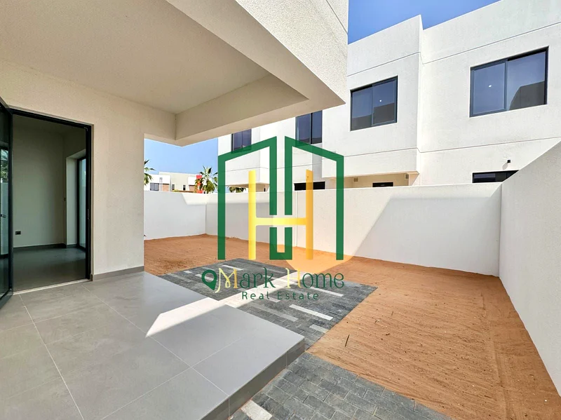 Rent Refund | Single Row | Prime Location63848272279043112