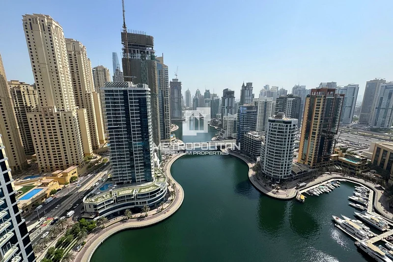منظر على المارينا | مفروشة بالكامل | طابق عالي64040257305602110