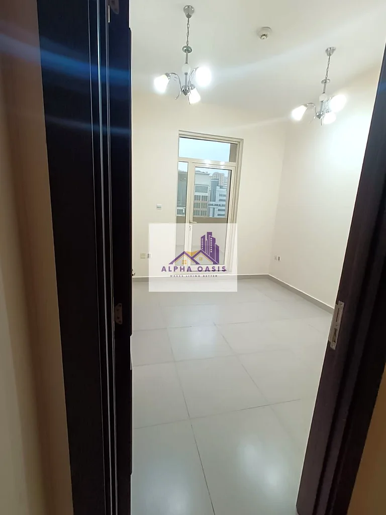 شقة حديثة وواسعة مكونة من غرفتي نوم خلف السوق الإضافي63746698982275113