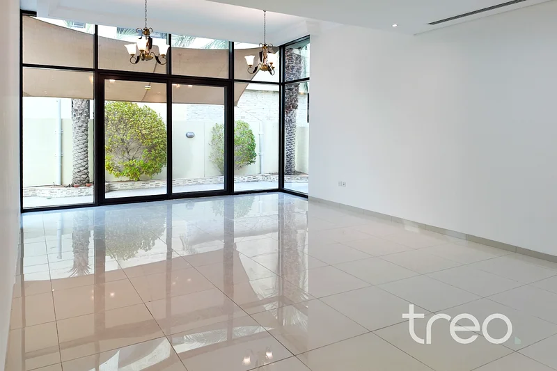 Large Plot | Landscaped Garden | Vacant63738481674242111