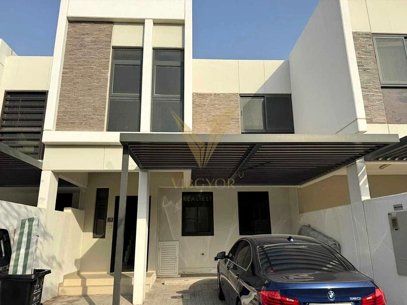 تاون هاوس حصري بـ 4 غرف نوم + غرفة خادمة | صف واحد63740770264707110