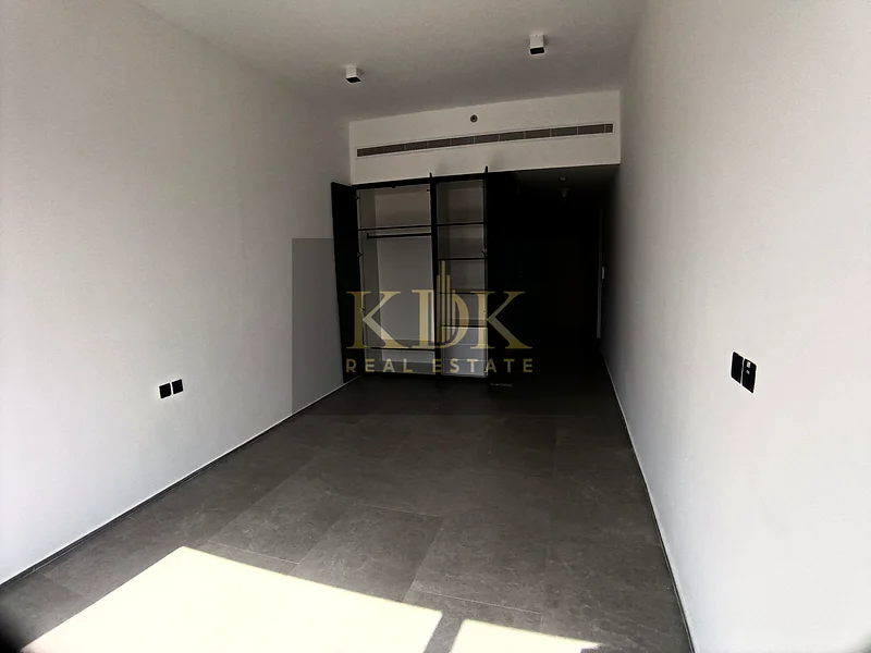 Spacious Studio in prime location of JVC //63788654056961113