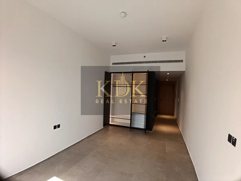 Spacious Studio in prime location of JVC //63788654056961110