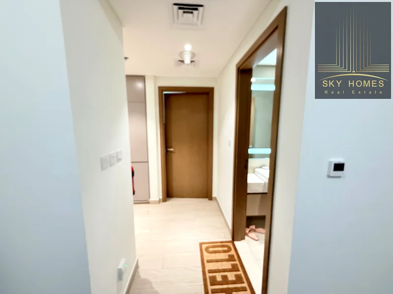 شقة فاخرة بغرفة نوم واحدة بمساحة كبيرة، مفروشة بالكامل، للإيجار بـ 85 ألف63740490287106113