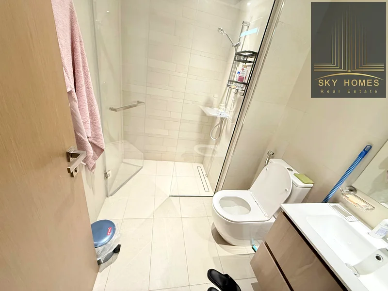 شقة فاخرة بغرفة نوم واحدة بمساحة كبيرة، مفروشة بالكامل، للإيجار بـ 85 ألف63740490287106112
