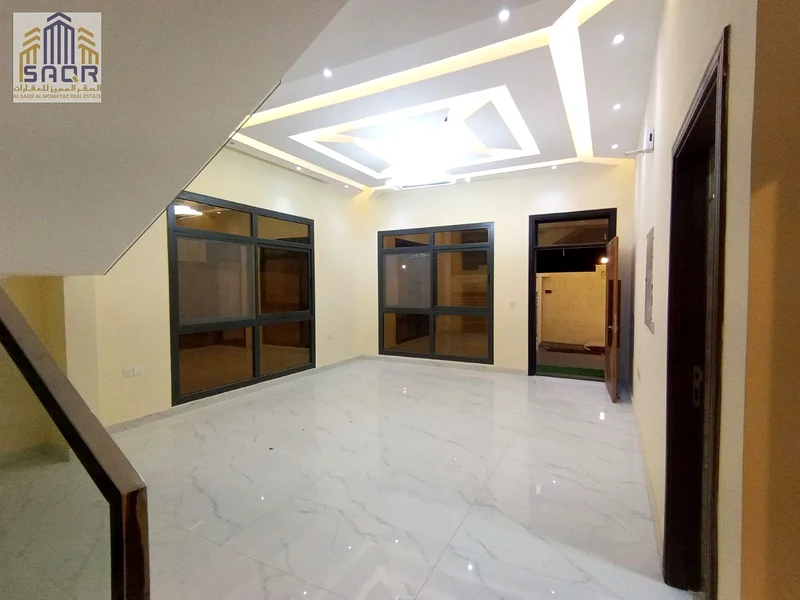 Two-story villa with a roof, 6 rooms / freehold / including fees / without service fees63913437980930113