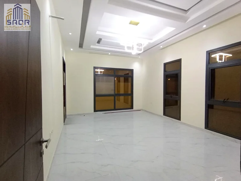 Two-story villa with a roof, 6 rooms / freehold / including fees / without service fees63913437980930114